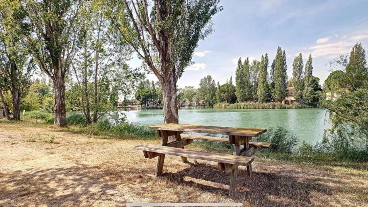 Appart dans résidence avec Piscine à Arles Exterior foto