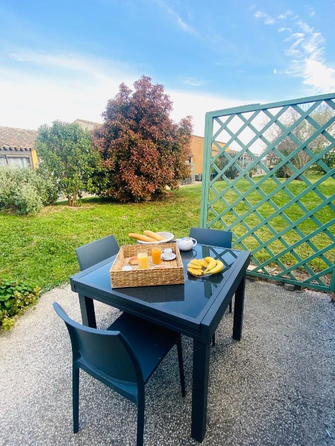 Appart dans résidence avec Piscine à Arles Exterior foto